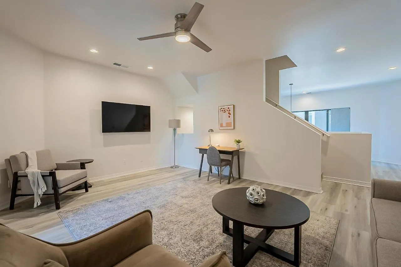 Holiday home Modern 3 Bed - 3 Bath Townhouse W/ Rooftop Deck Villa Phoenix United States