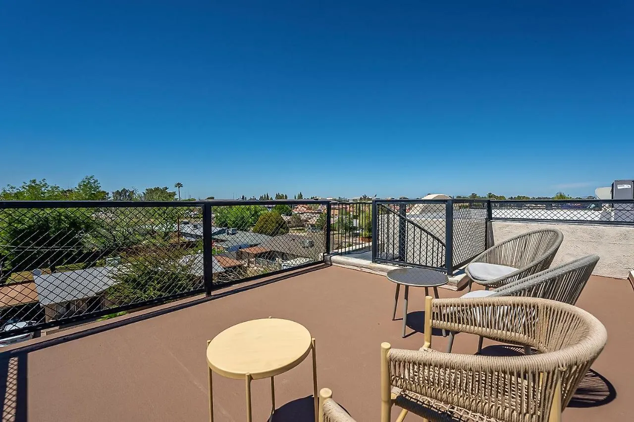 Modern 3 Bed - 3 Bath Townhouse W/ Rooftop Deck Villa Phoenix