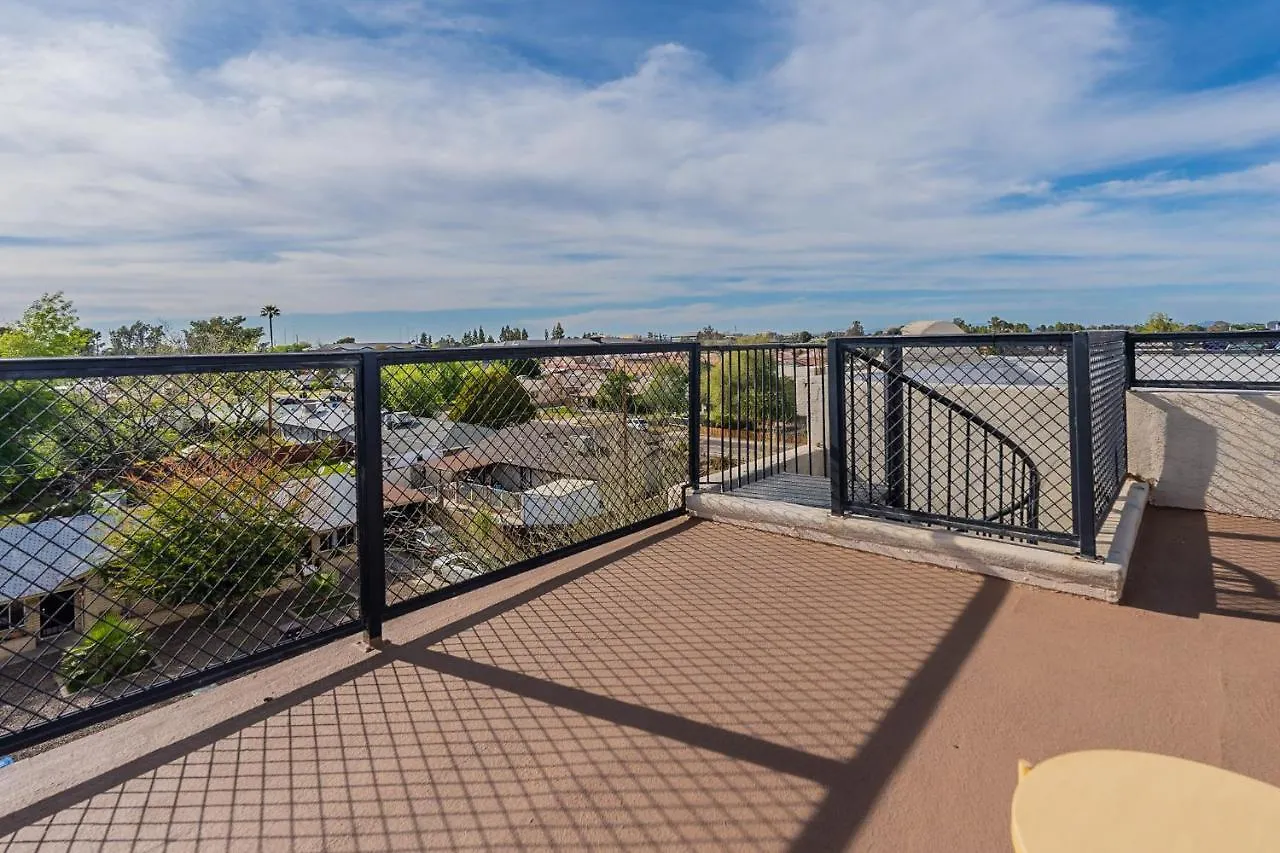 Modern 3 Bed - 3 Bath Townhouse W/ Rooftop Deck Villa Phoenix Holiday home